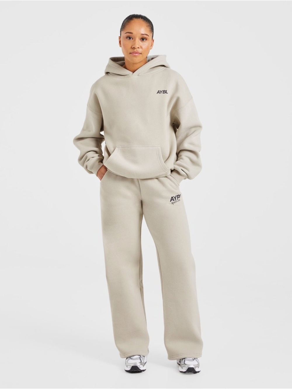 AYBL • NWT SPORTS CLUB OVERSIZED STRAIGHT LEG JOGGERS
Sand W14”-17R13” I31”